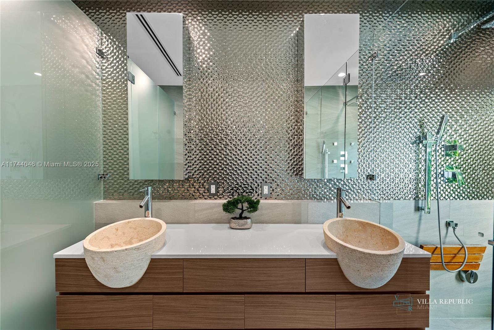 1941 NE 196th Ter Miami, FL 33179