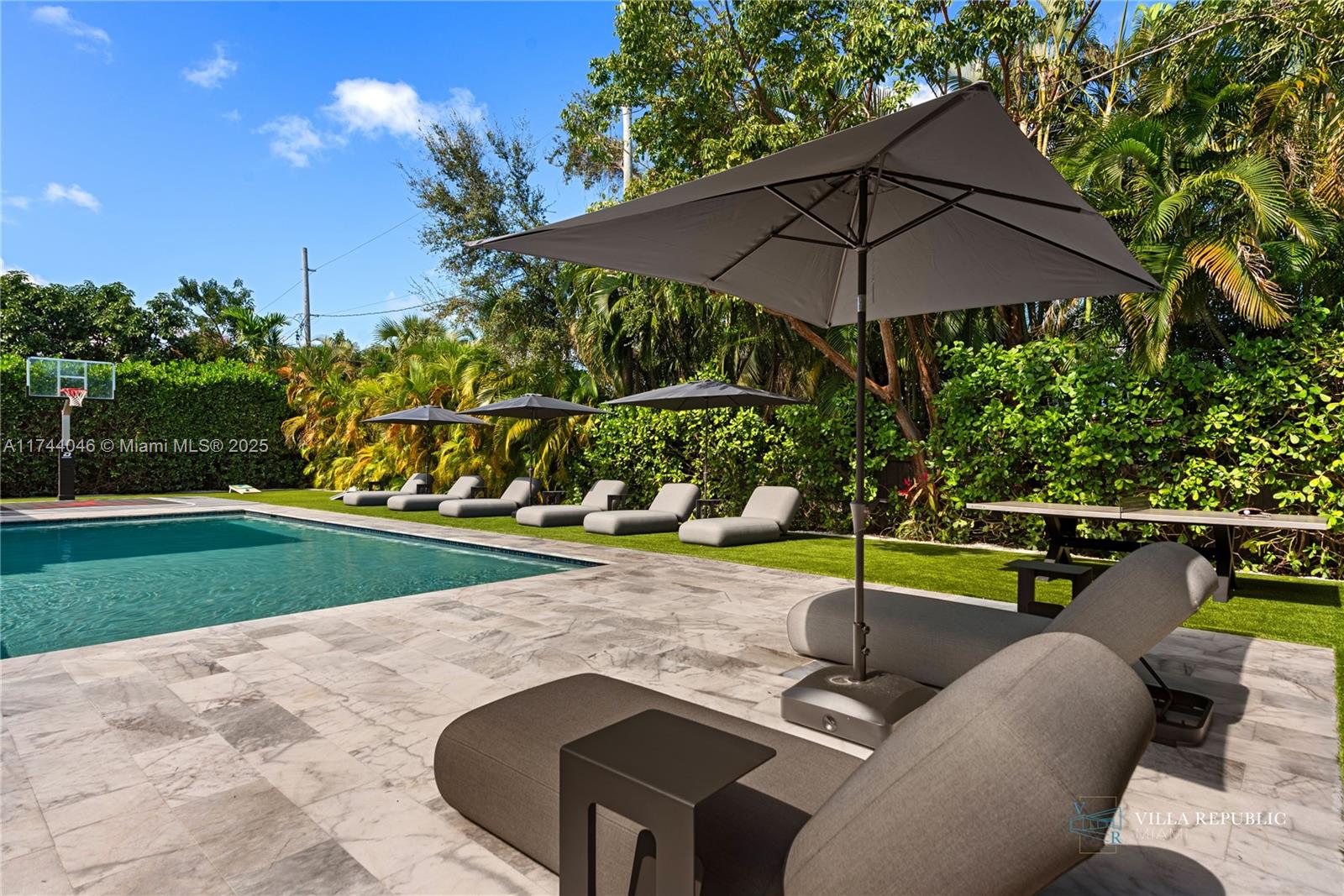 1941 NE 196th Ter Miami, FL 33179