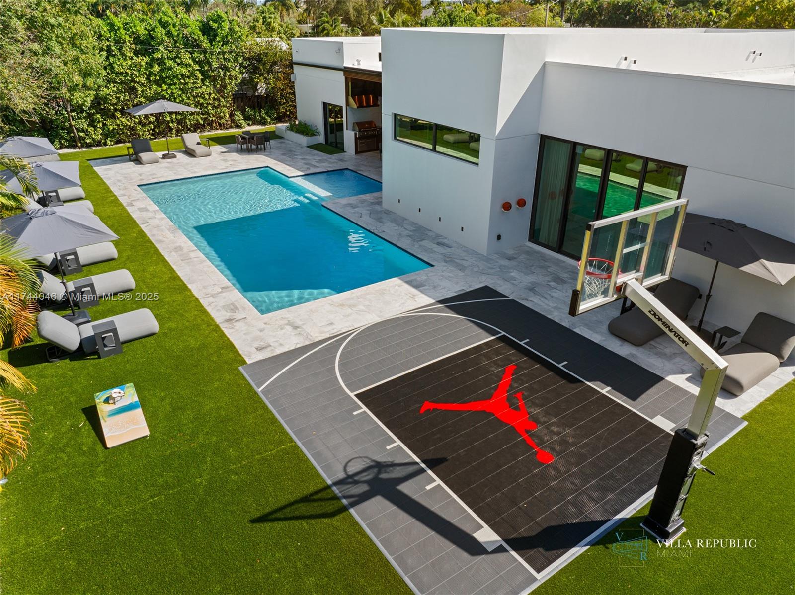 1941 NE 196th Ter Miami, FL 33179