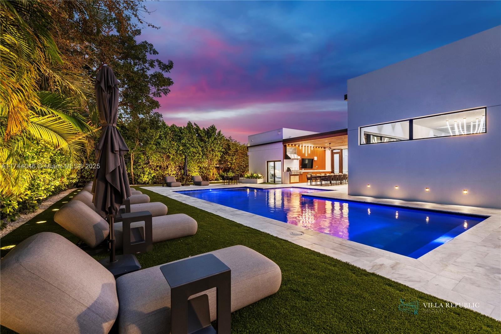 1941 NE 196th Ter Miami, FL 33179