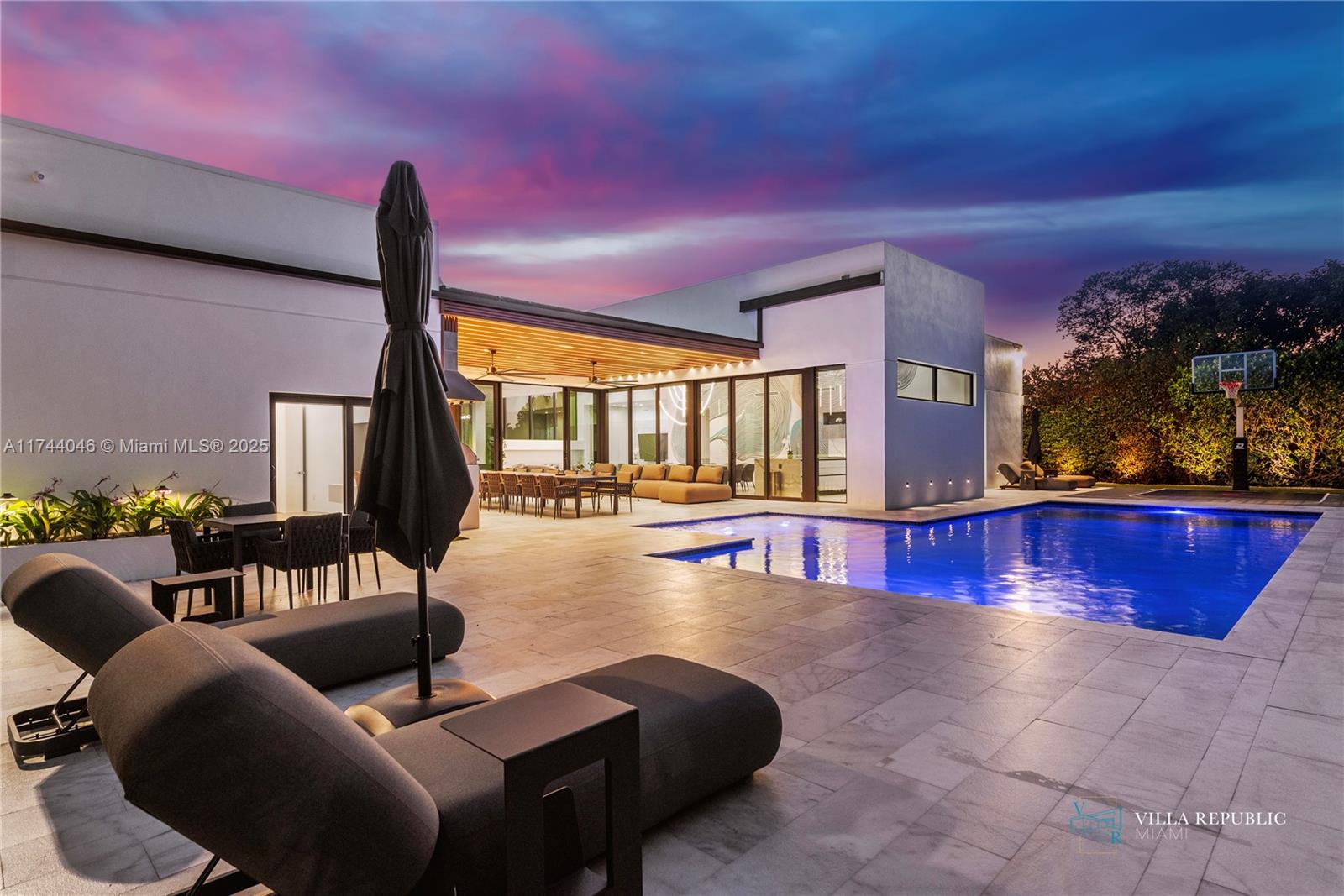 1941 NE 196th Ter Miami, FL 33179