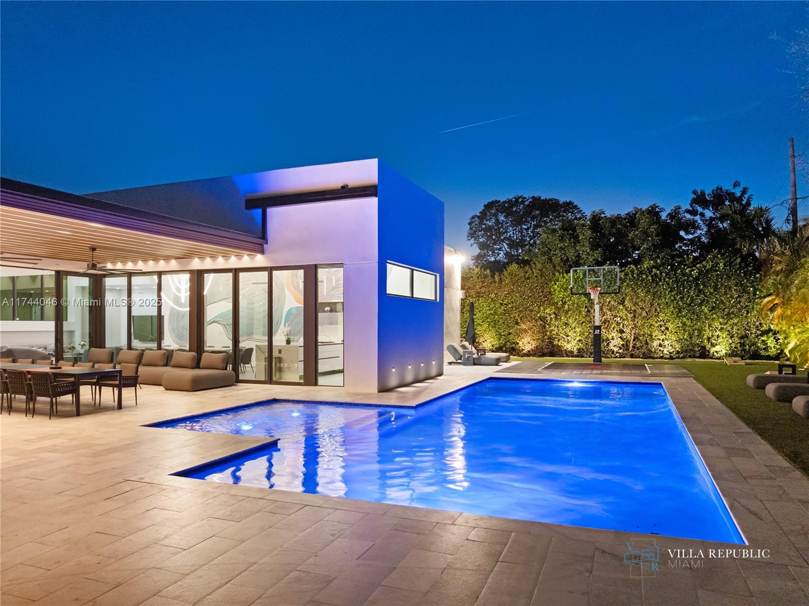 1941 NE 196th Ter Miami, FL 33179