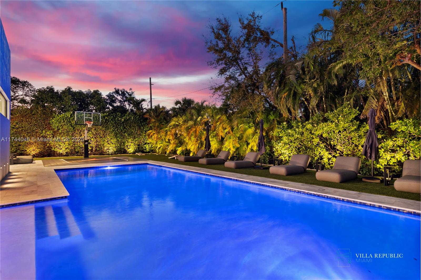 1941 NE 196th Ter Miami, FL 33179