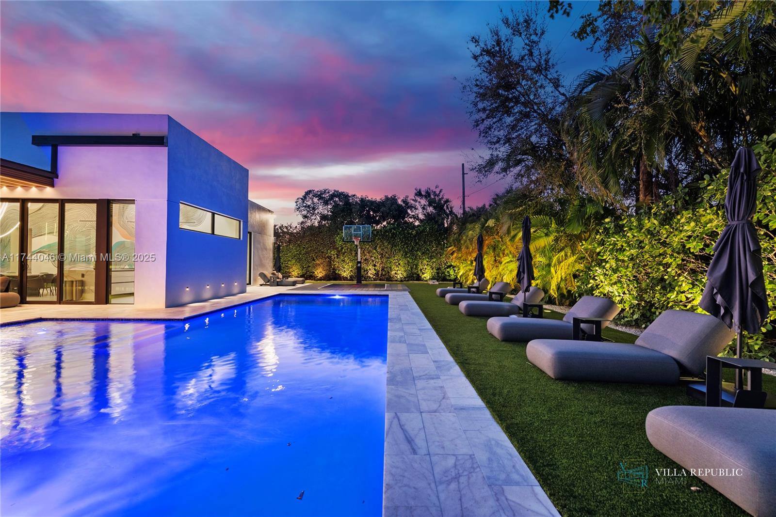 1941 NE 196th Ter Miami, FL 33179