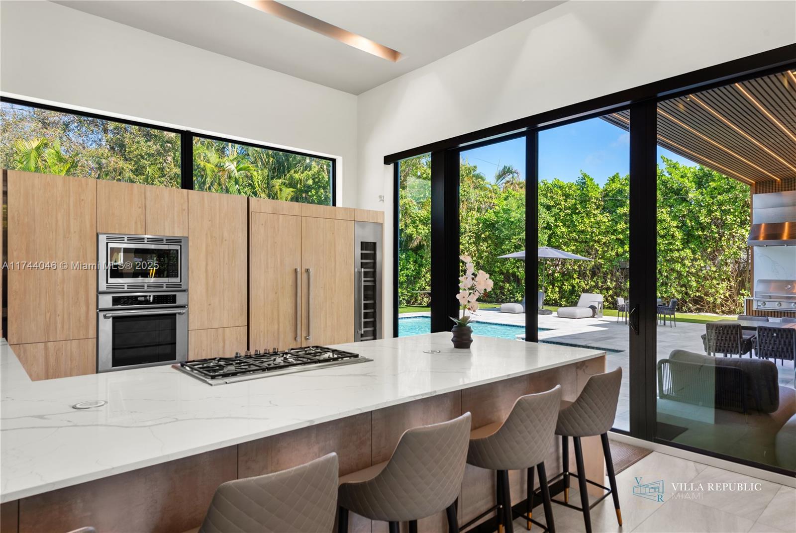 1941 NE 196th Ter Miami, FL 33179