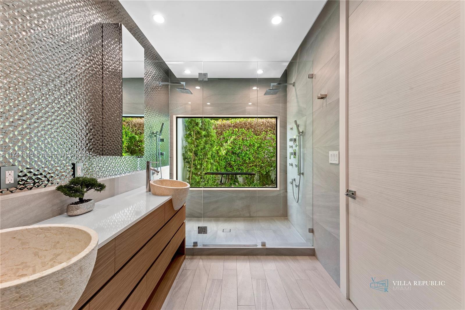 1941 NE 196th Ter Miami, FL 33179