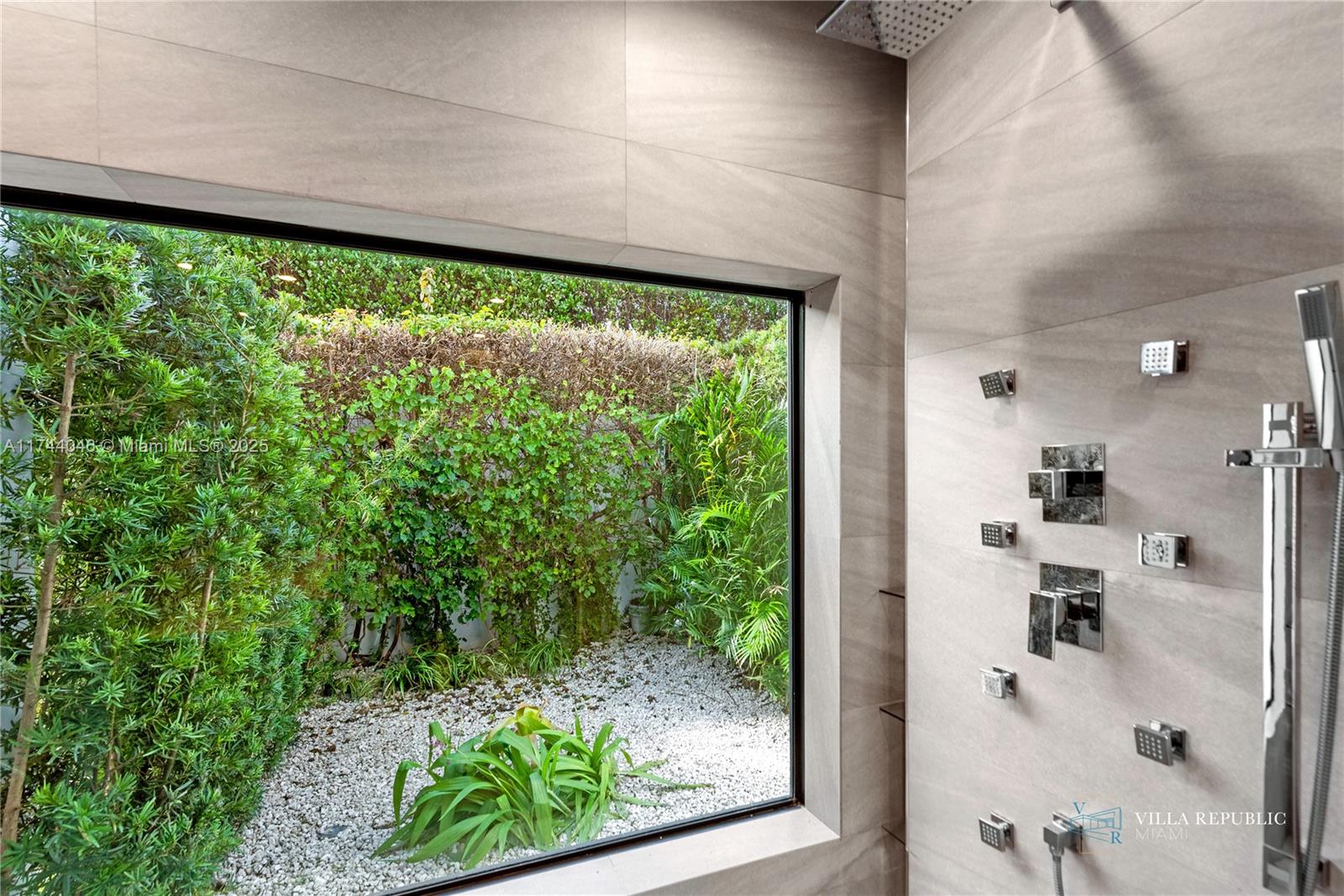 1941 NE 196th Ter Miami, FL 33179