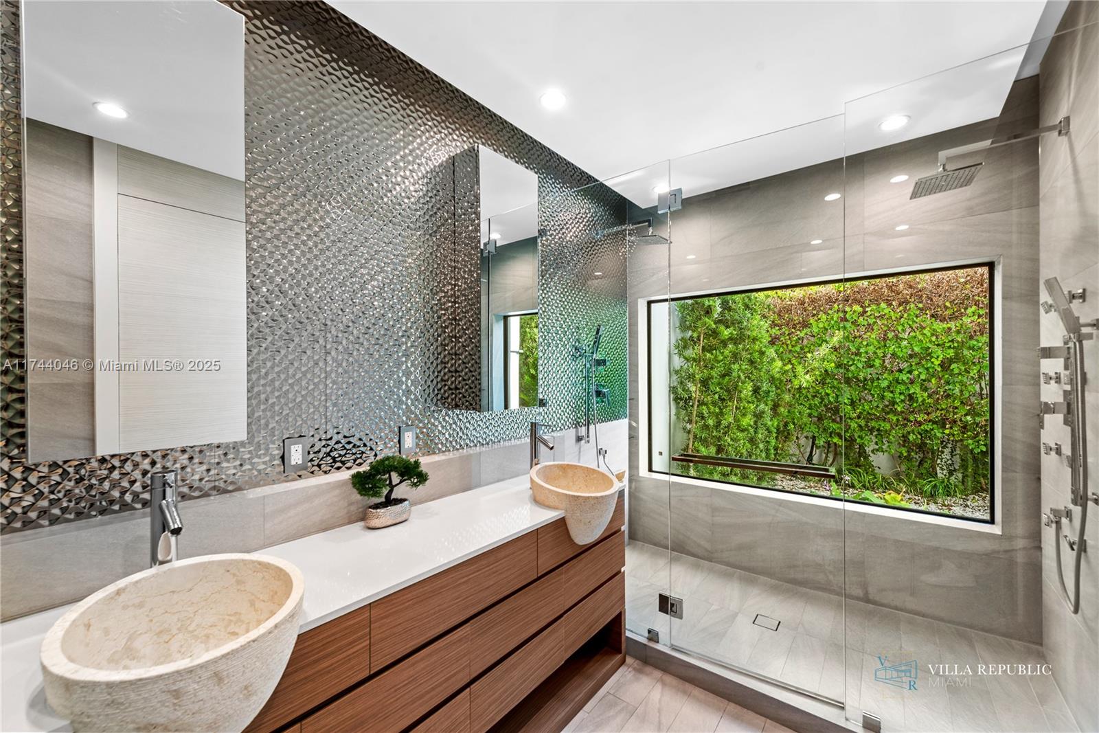 1941 NE 196th Ter Miami, FL 33179