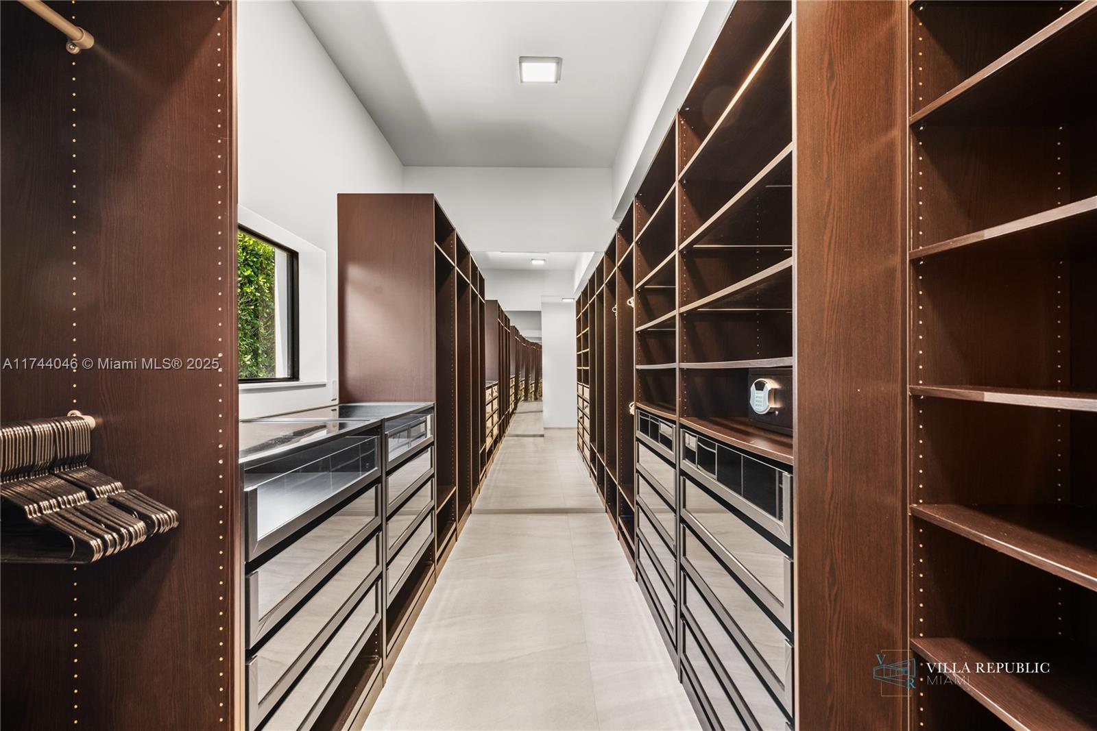 1941 NE 196th Ter Miami, FL 33179