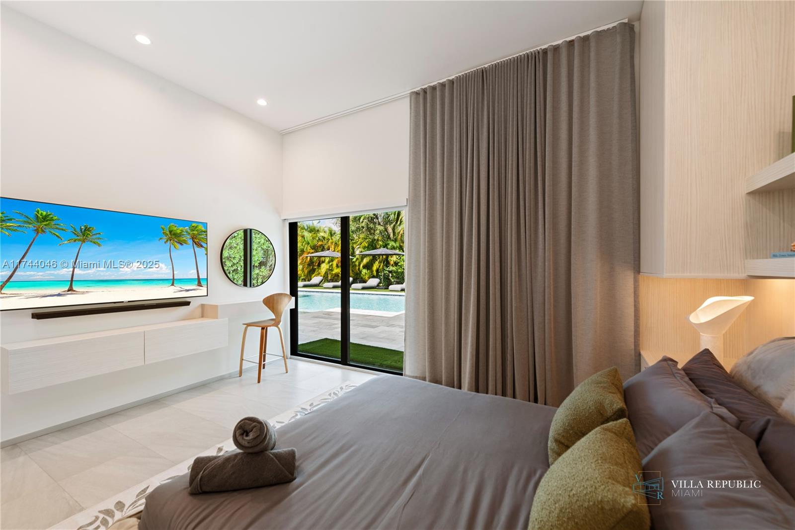 1941 NE 196th Ter Miami, FL 33179