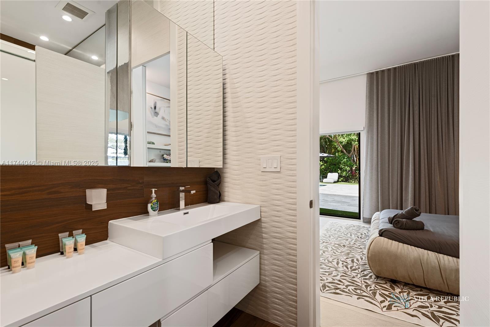 1941 NE 196th Ter Miami, FL 33179