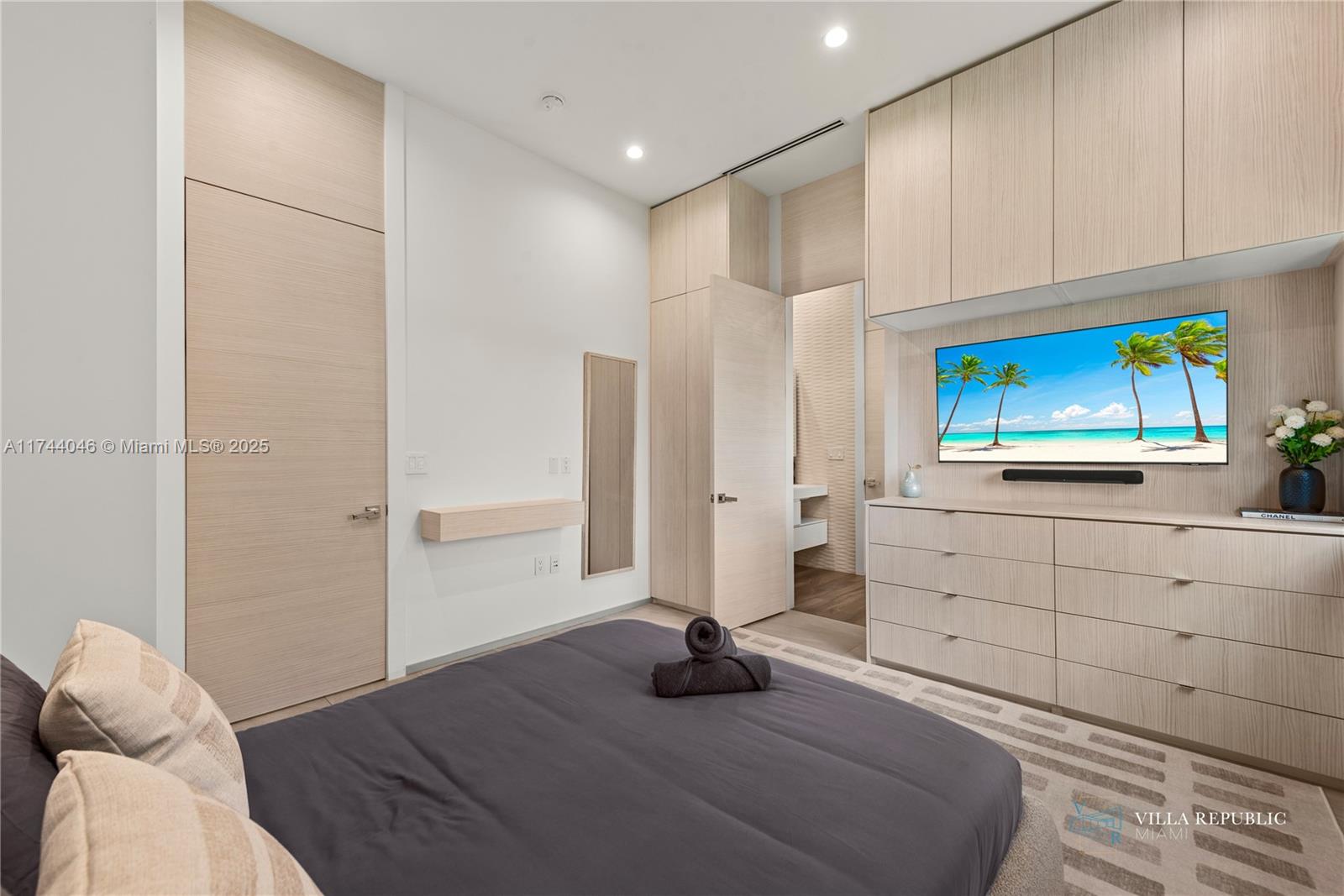 1941 NE 196th Ter Miami, FL 33179