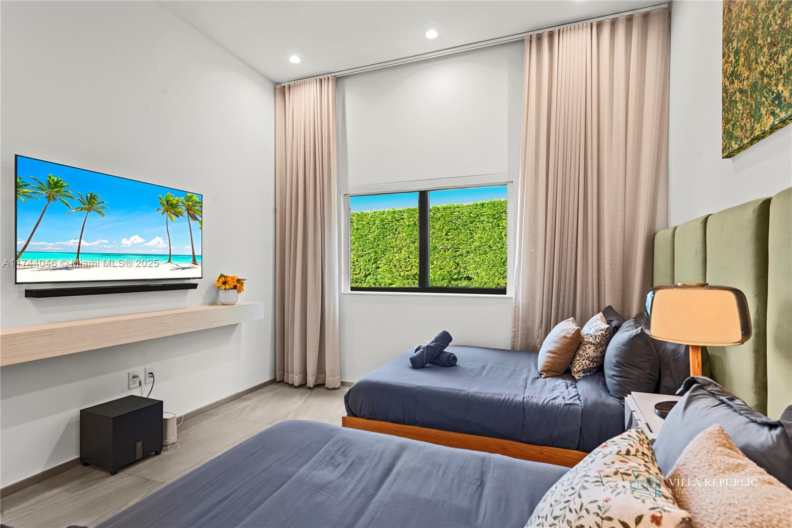 1941 NE 196th Ter Miami, FL 33179