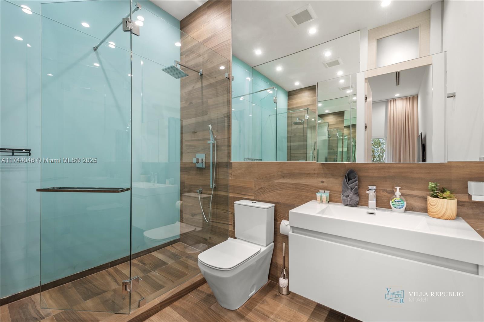 1941 NE 196th Ter Miami, FL 33179