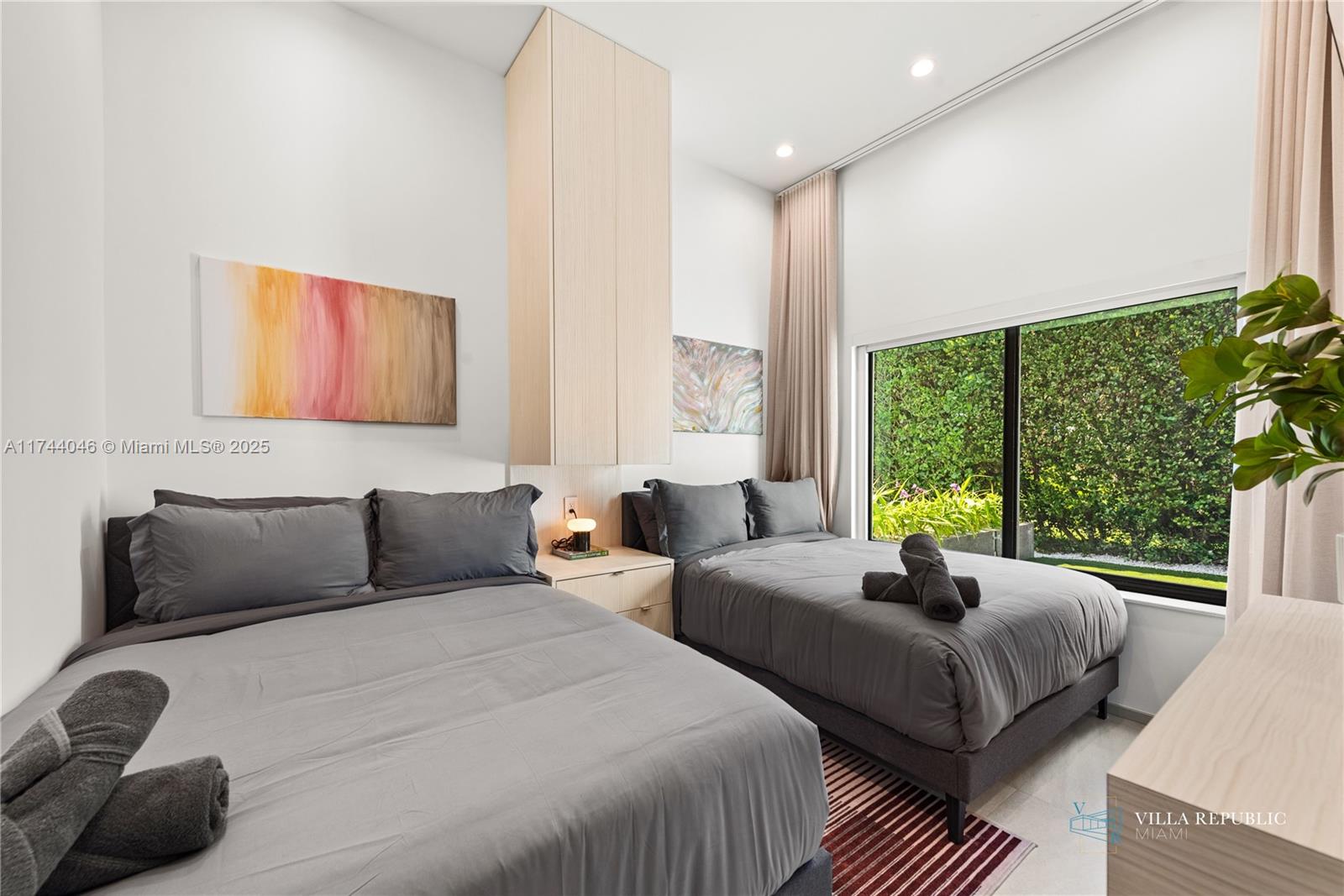 1941 NE 196th Ter Miami, FL 33179