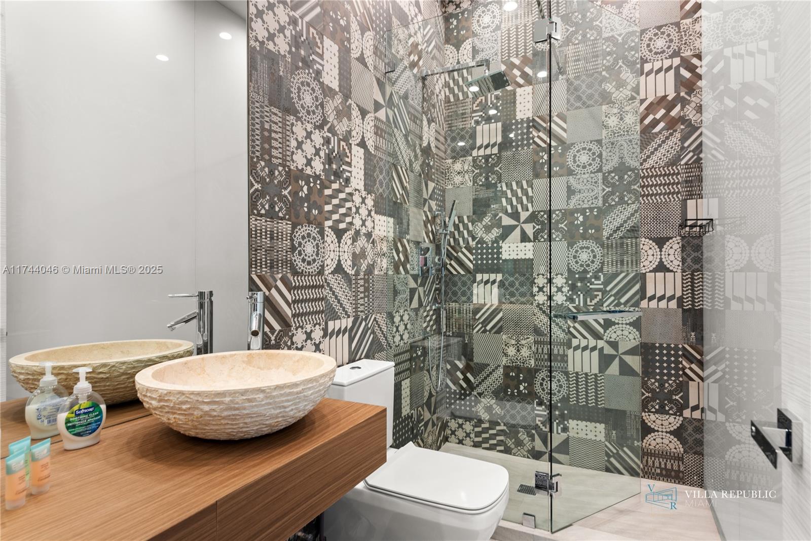 1941 NE 196th Ter Miami, FL 33179