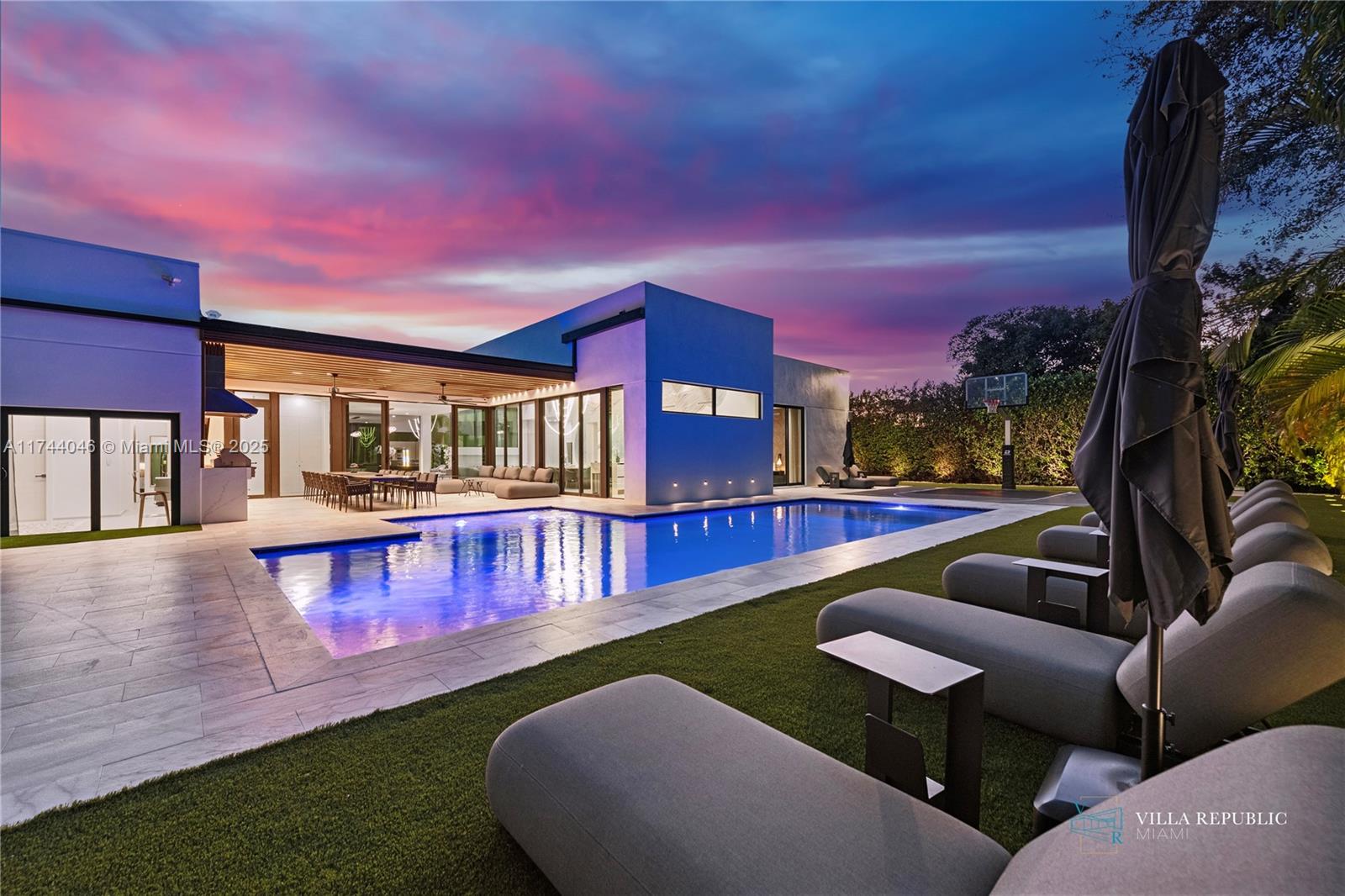 1941 NE 196th Ter Miami, FL 33179