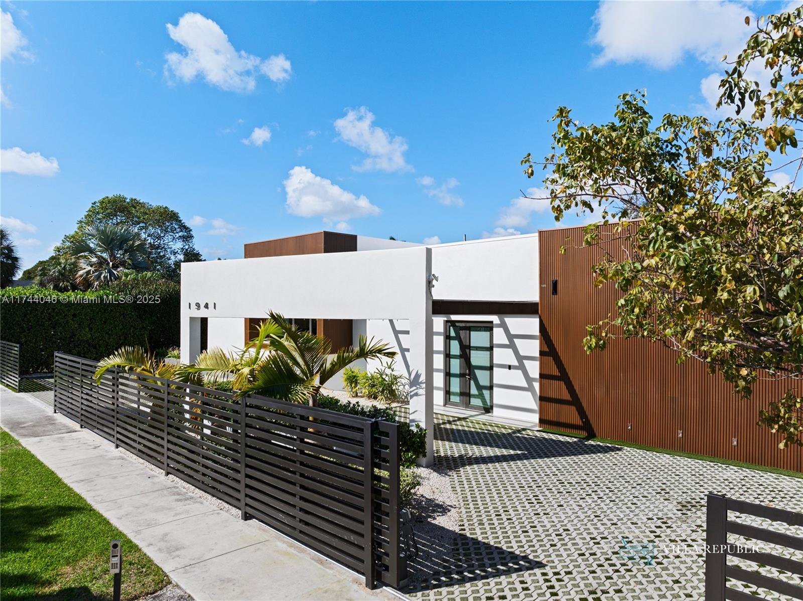 1941 NE 196th Ter Miami, FL 33179