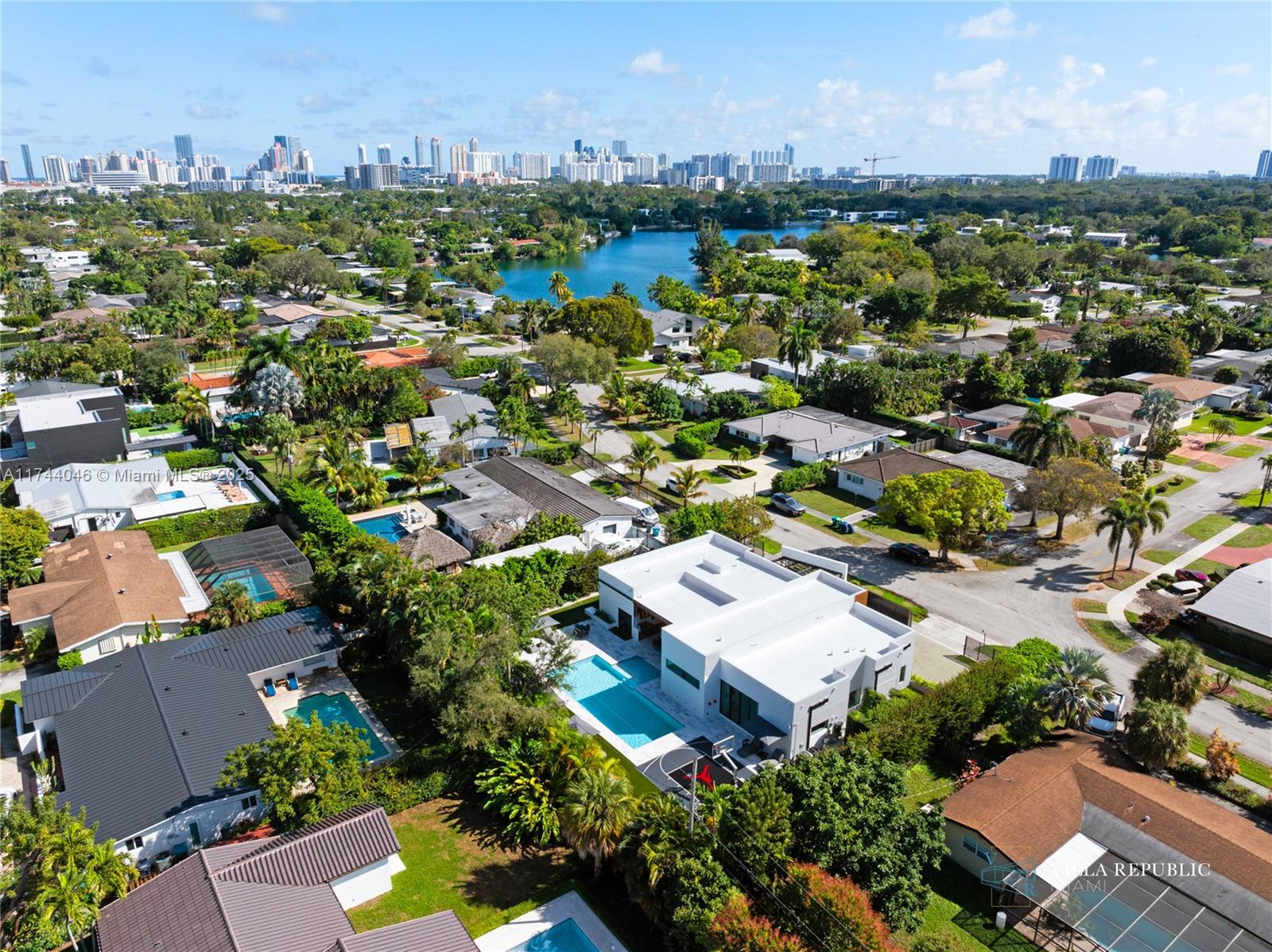 1941 NE 196th Ter Miami, FL 33179