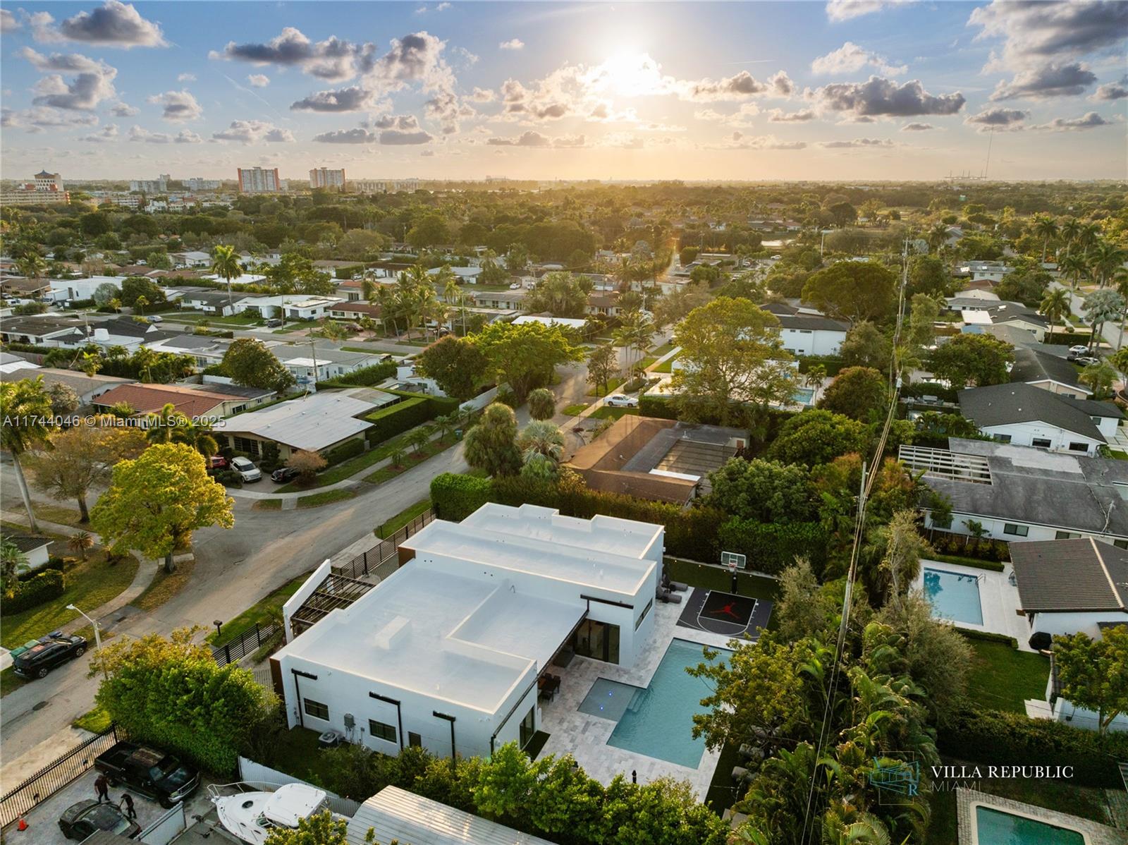 1941 NE 196th Ter Miami, FL 33179