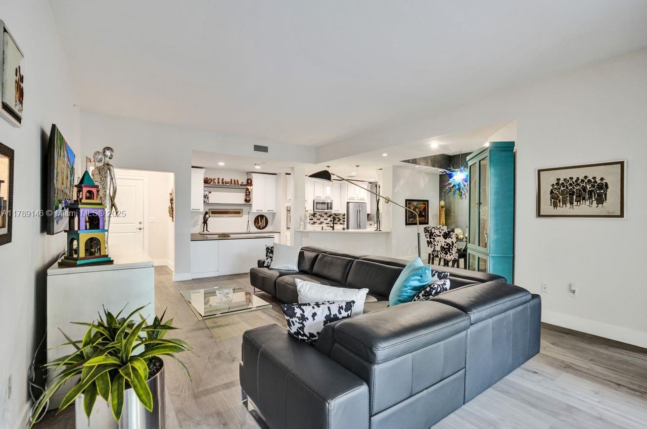 16101 Emerald Estates Dr #342 Weston, FL 33331