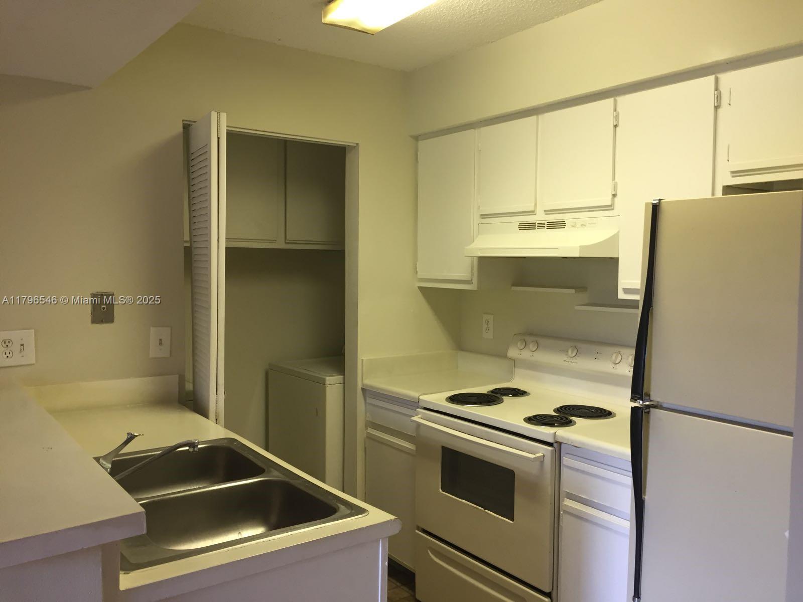 1225 SW 46th Ave #211
