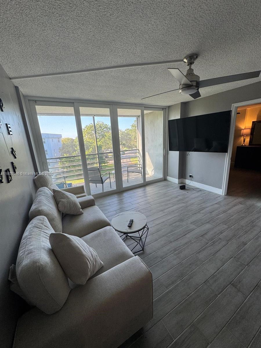 114 Royal Park Dr #4H