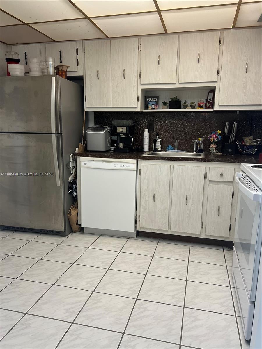 image Arlen House East17