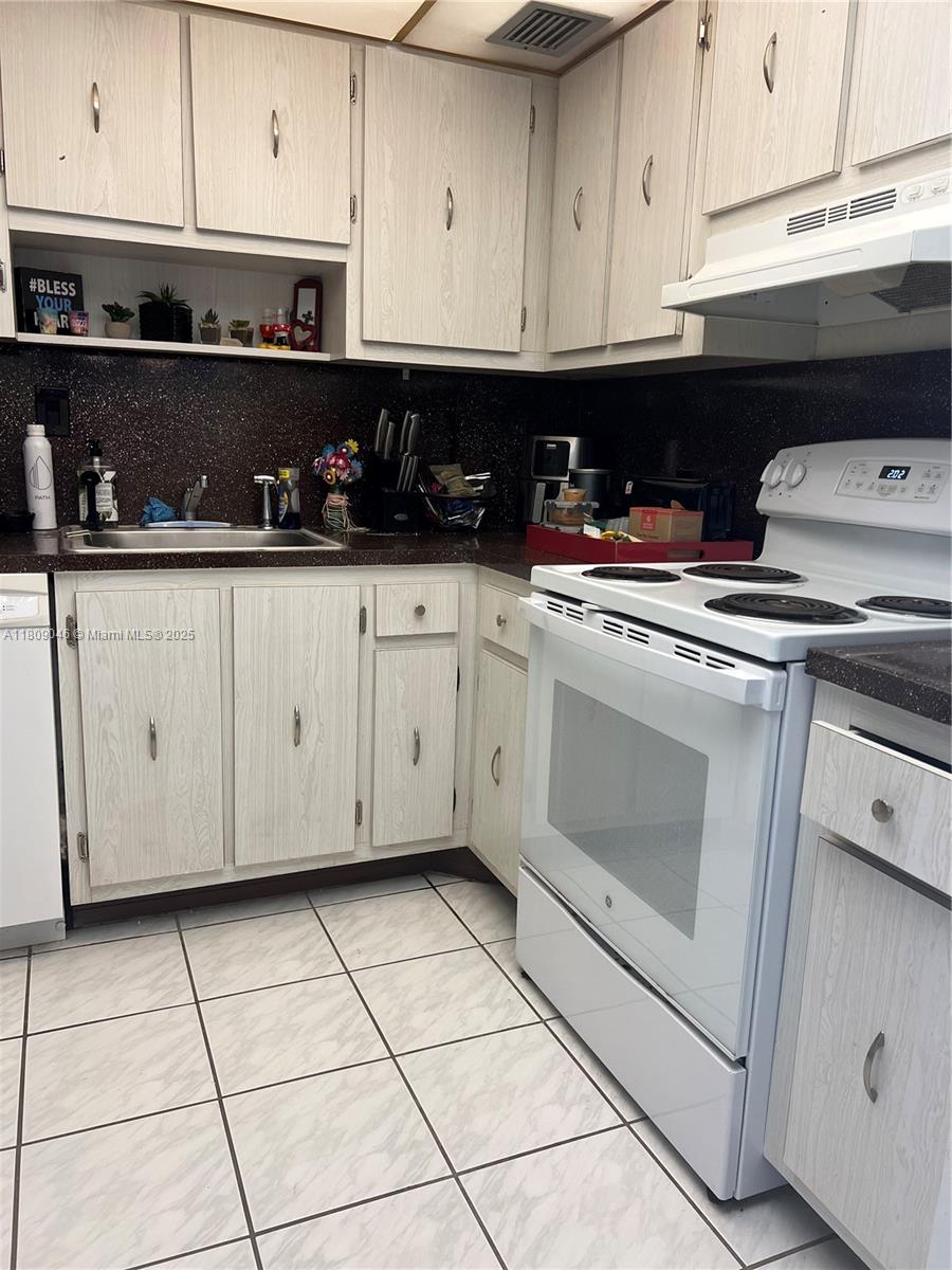 image Arlen House East18