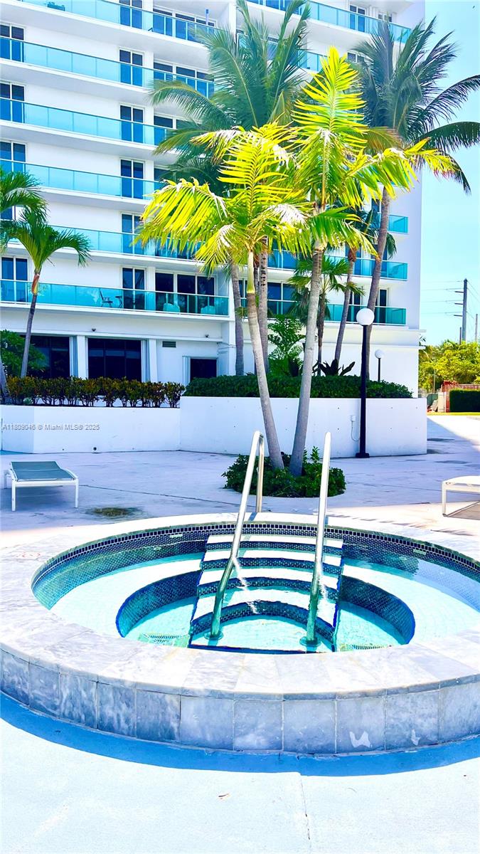 image Arlen House East25