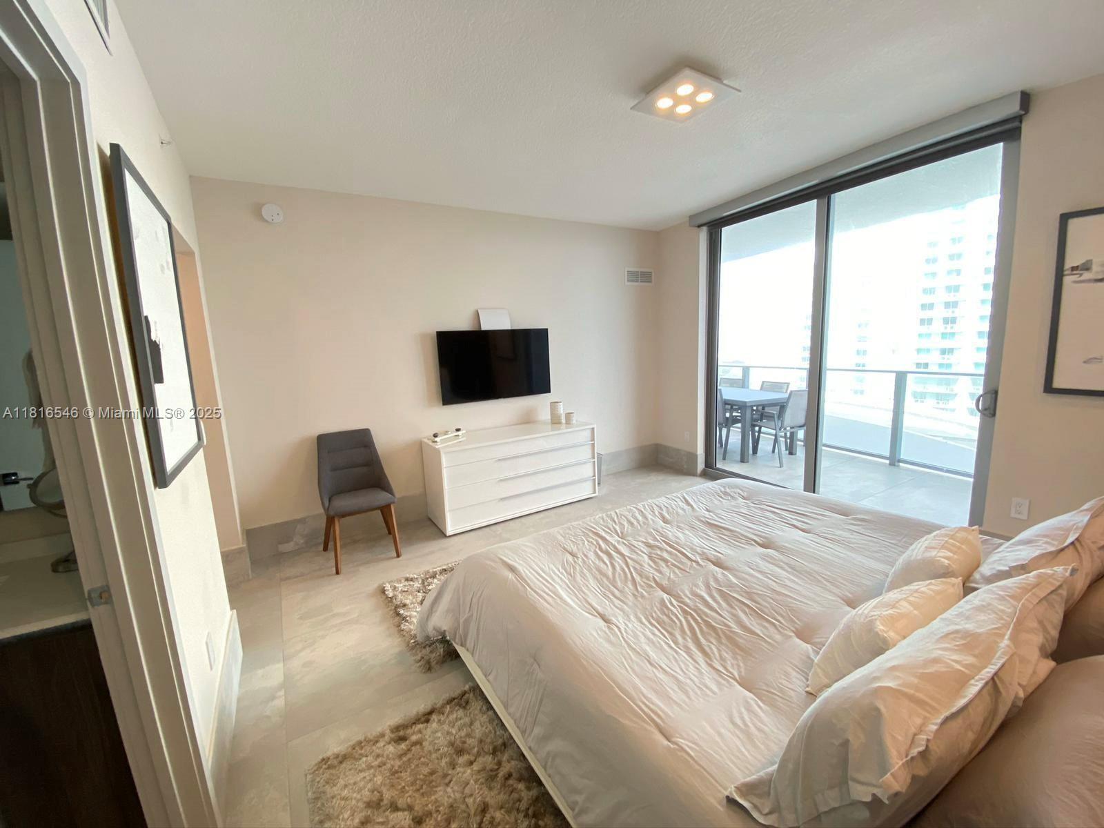 image Aria On The Bay Condo11