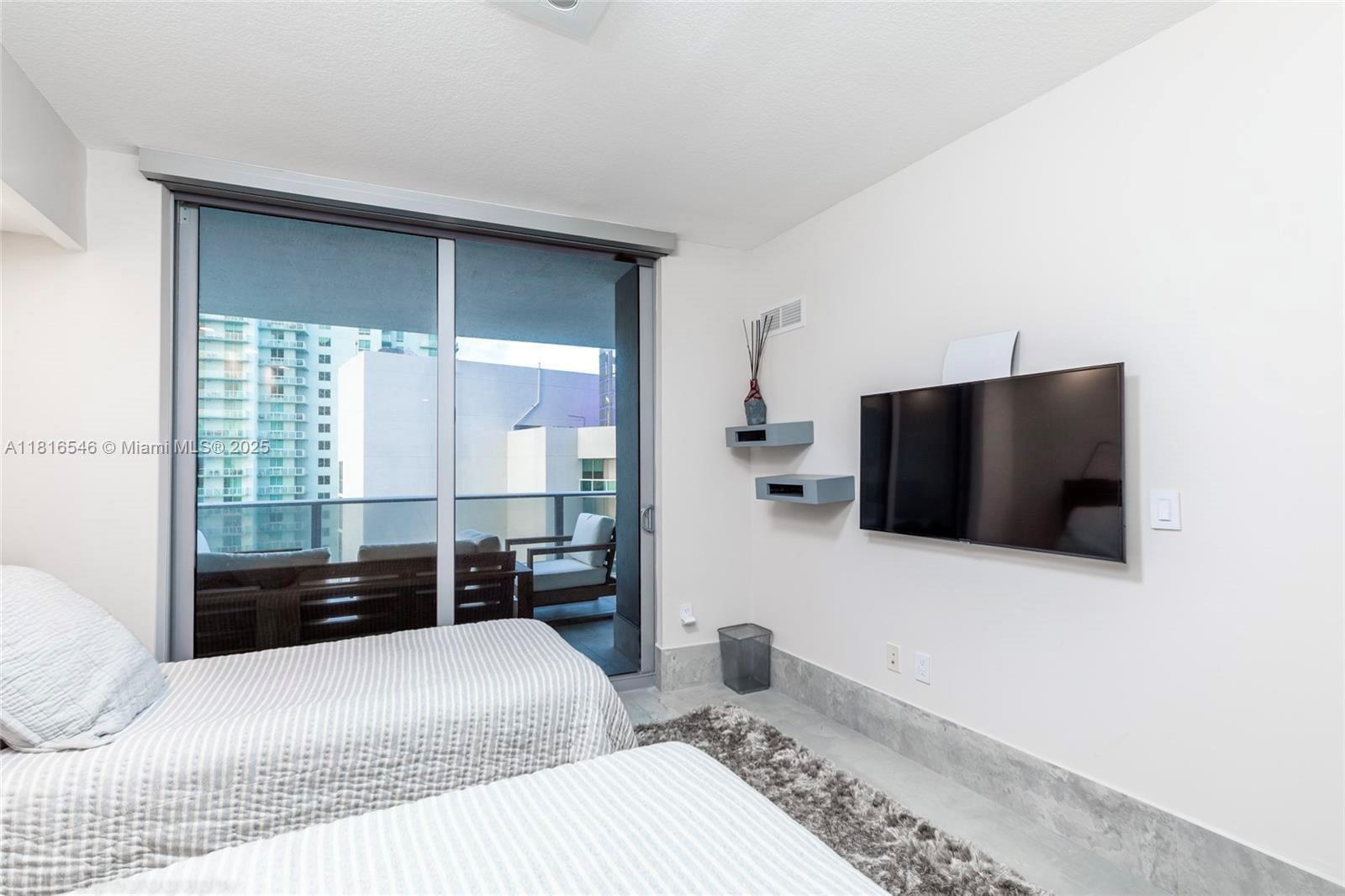 image Aria On The Bay Condo16