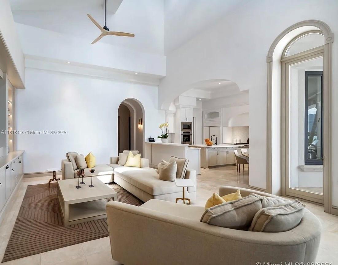 432 S Hibiscus Dr Miami Beach, FL 33139