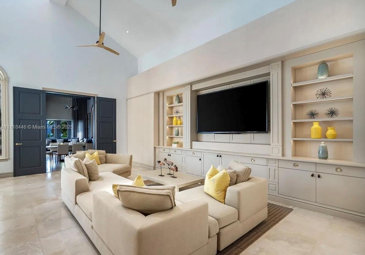 432 S Hibiscus Dr Miami Beach, FL 33139