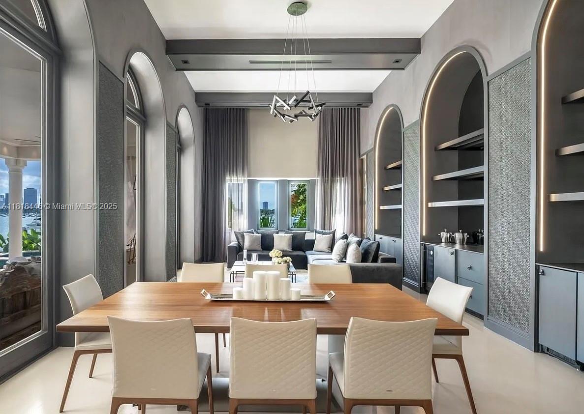 432 S Hibiscus Dr Miami Beach, FL 33139