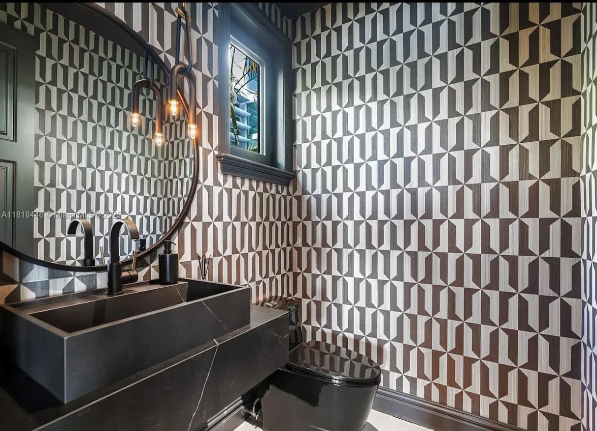 432 S Hibiscus Dr Miami Beach, FL 33139