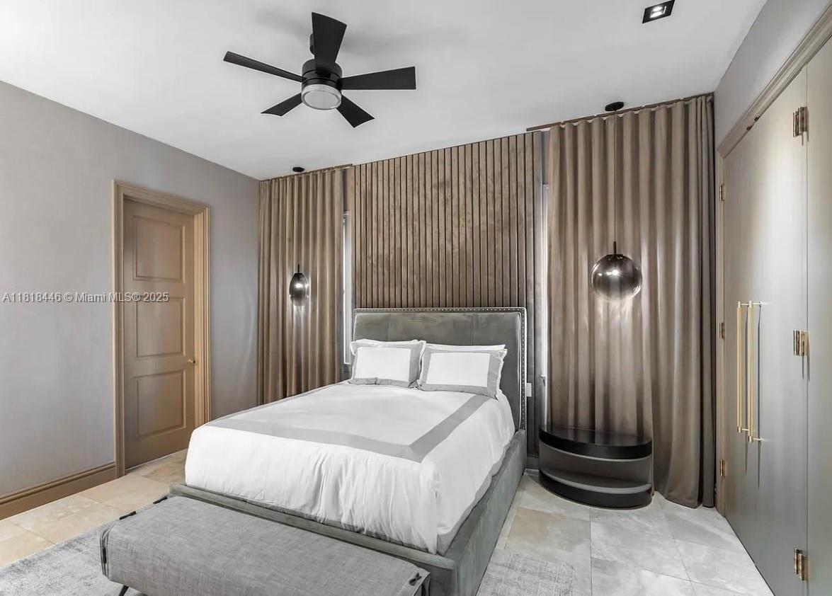 432 S Hibiscus Dr Miami Beach, FL 33139