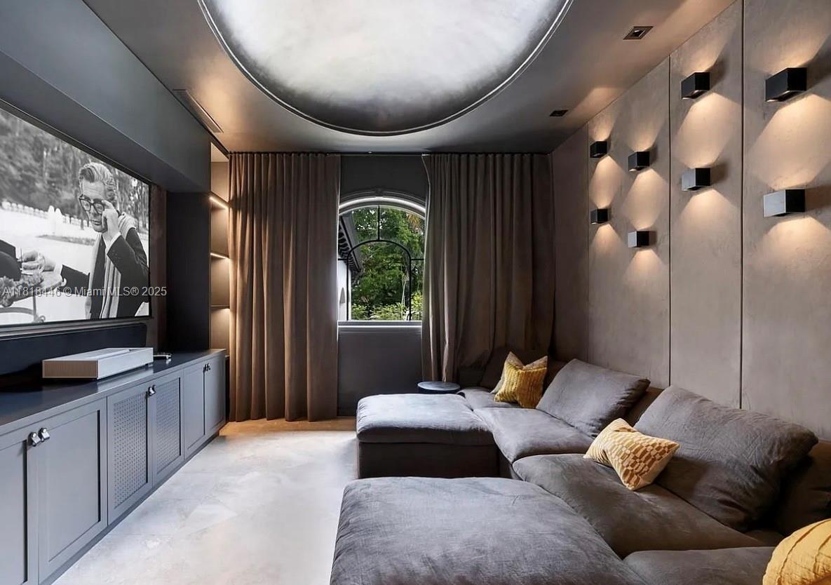 432 S Hibiscus Dr Miami Beach, FL 33139