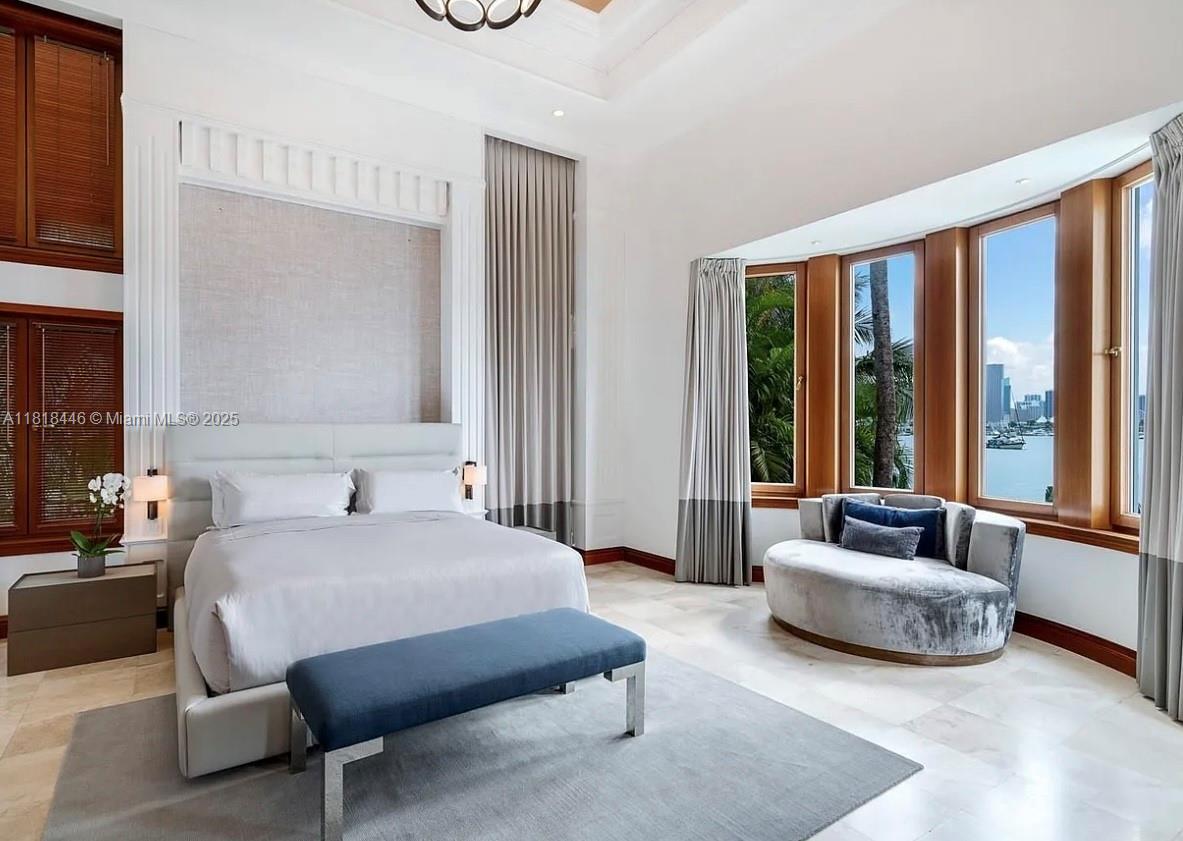 432 S Hibiscus Dr Miami Beach, FL 33139