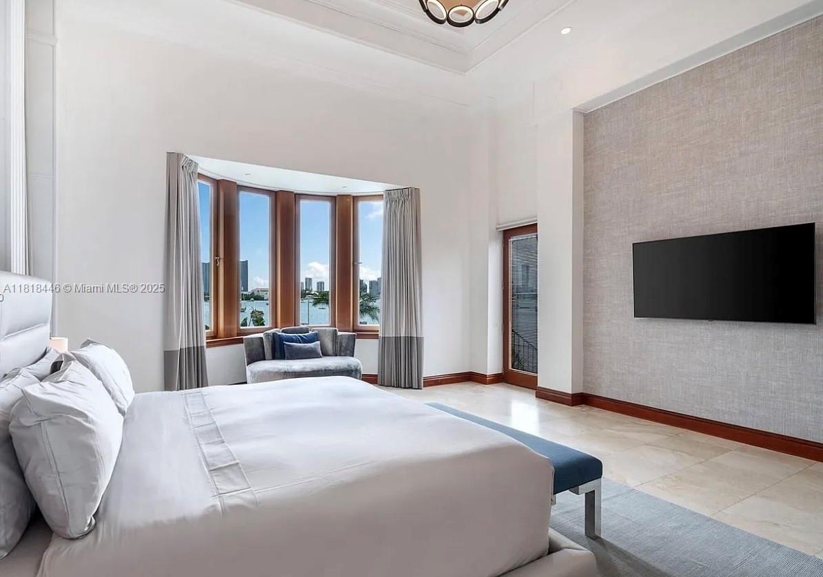 432 S Hibiscus Dr Miami Beach, FL 33139