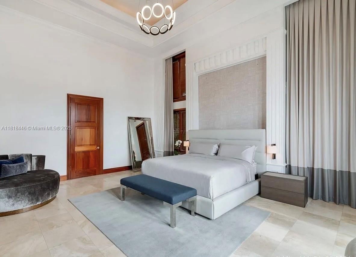 432 S Hibiscus Dr Miami Beach, FL 33139