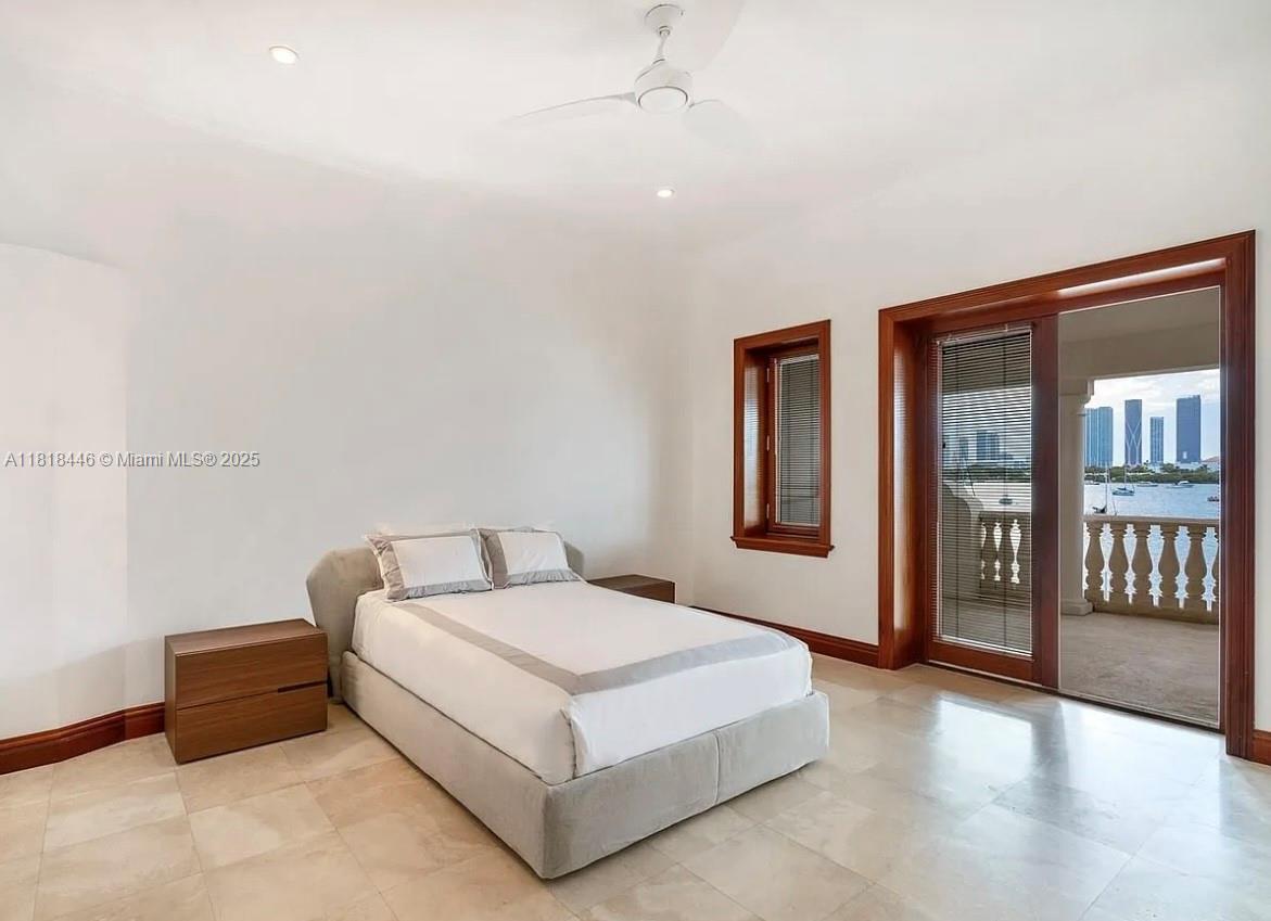 432 S Hibiscus Dr Miami Beach, FL 33139