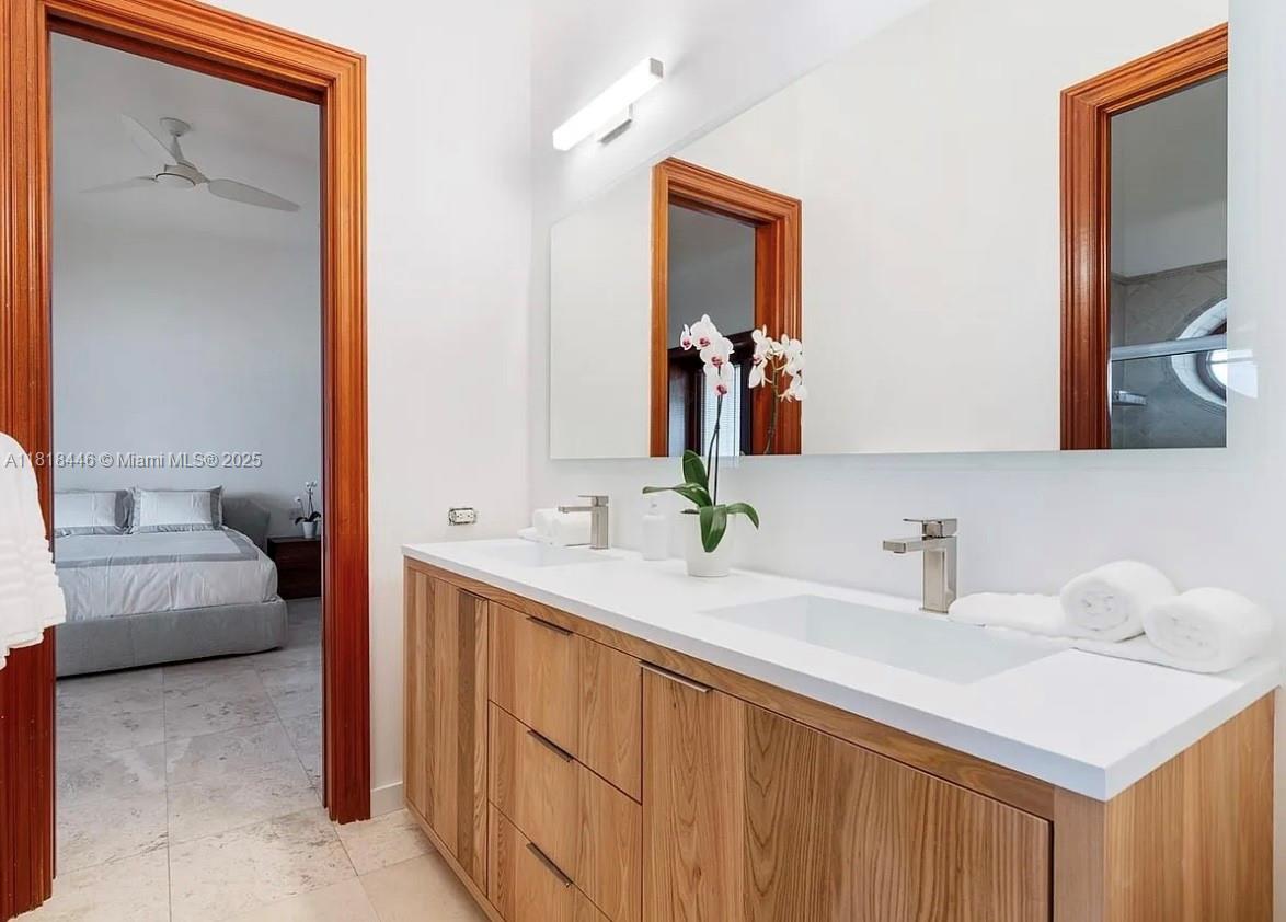 432 S Hibiscus Dr Miami Beach, FL 33139