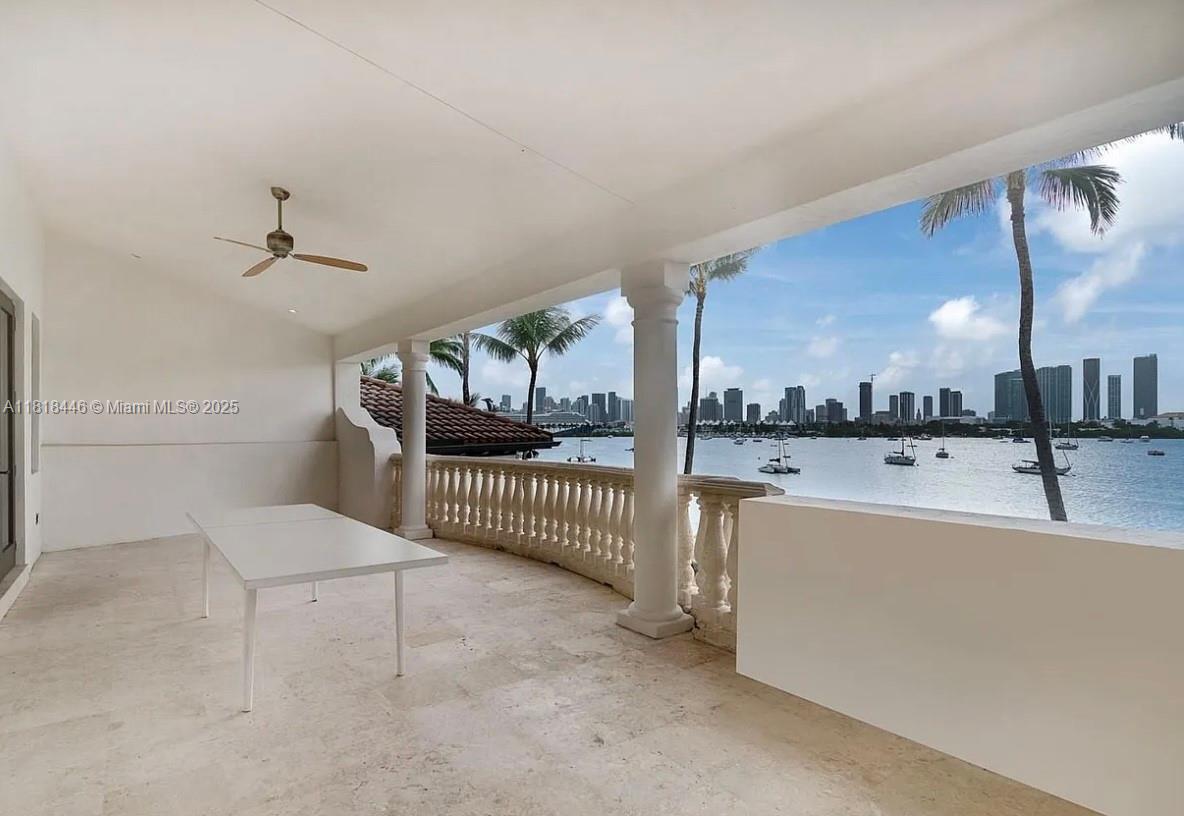 432 S Hibiscus Dr Miami Beach, FL 33139