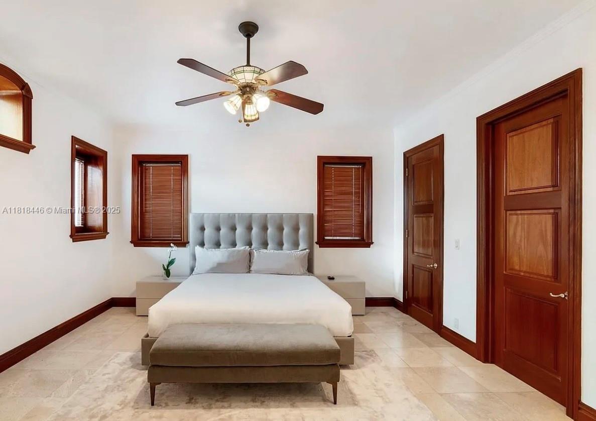 432 S Hibiscus Dr Miami Beach, FL 33139