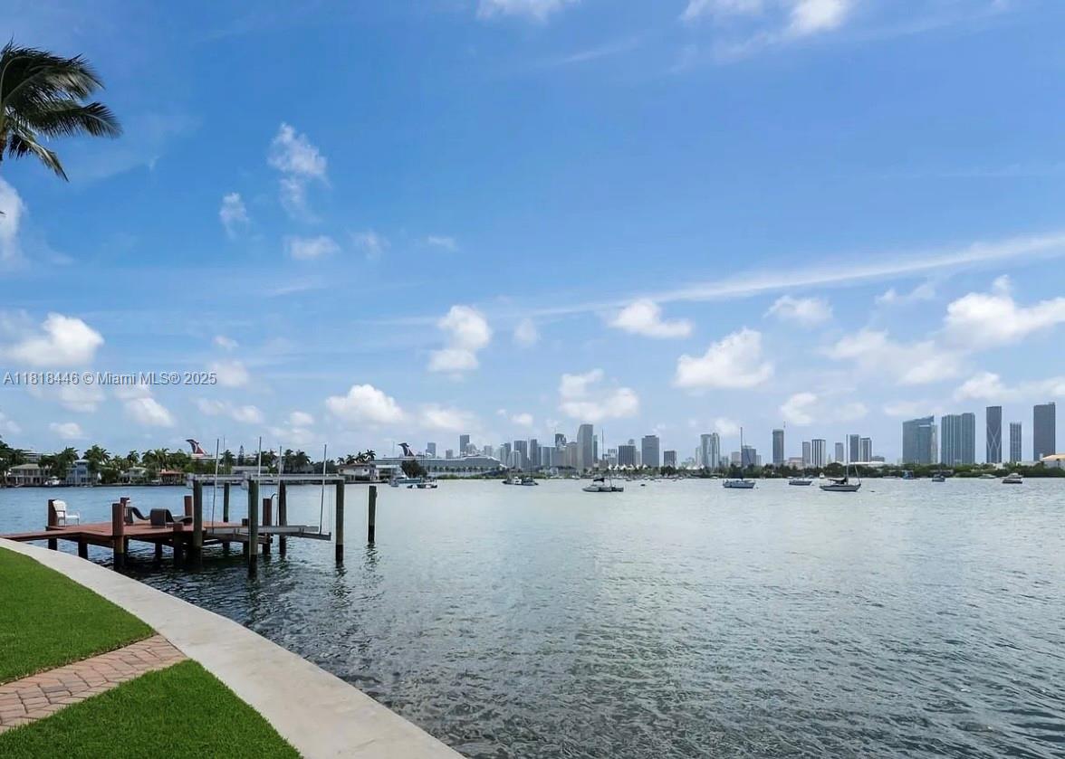 432 S Hibiscus Dr Miami Beach, FL 33139