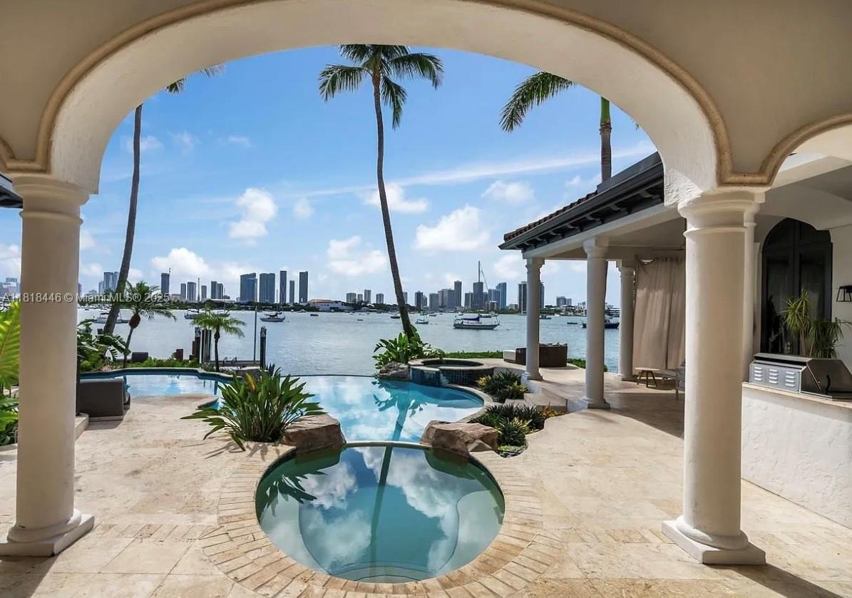 432 S Hibiscus Dr Miami Beach, FL 33139