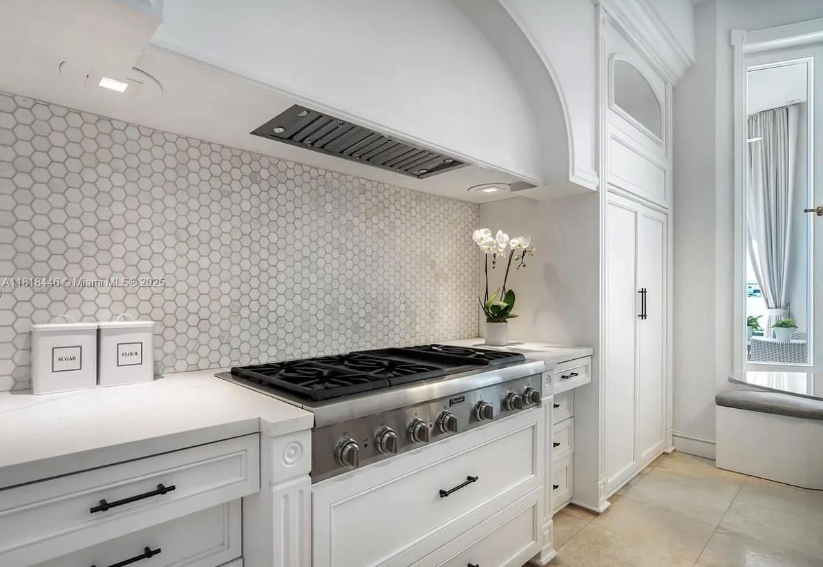 432 S Hibiscus Dr Miami Beach, FL 33139