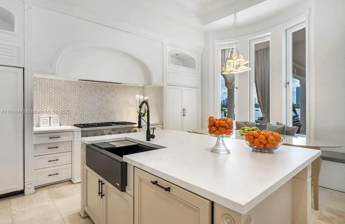 432 S Hibiscus Dr Miami Beach, FL 33139