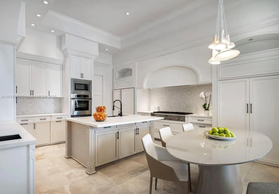 432 S Hibiscus Dr Miami Beach, FL 33139